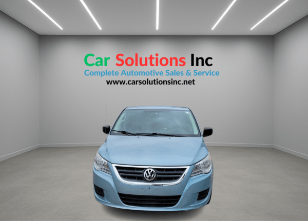 2009 Volkswagen Routan S - Image 2