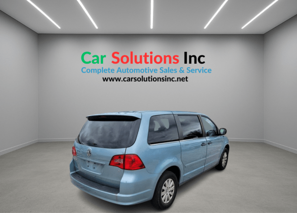 2009 Volkswagen Routan S - Image 3