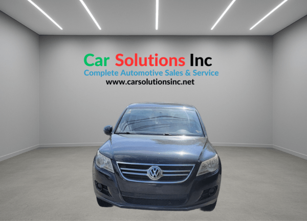 2011 Volkswagen Tiguan - Image 2