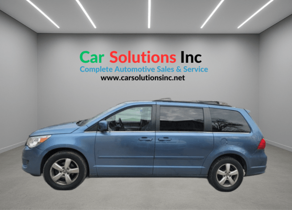 2011 VW Routan SE - Image 10