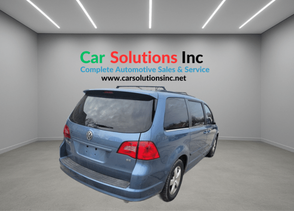 2011 VW Routan SE - Image 13