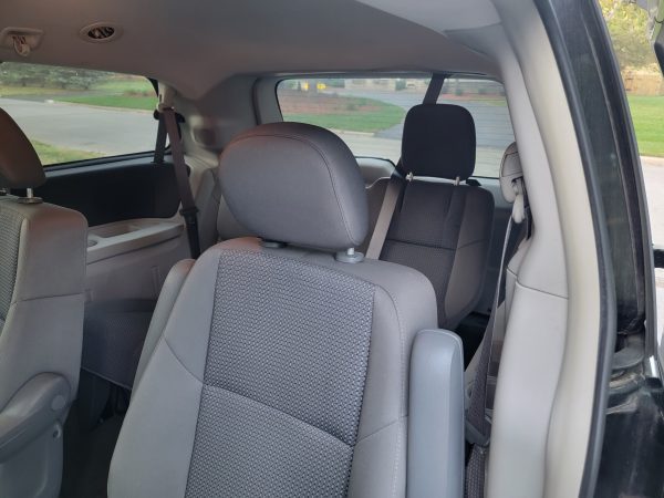 2013 Volkswagen Routan S - Image 11