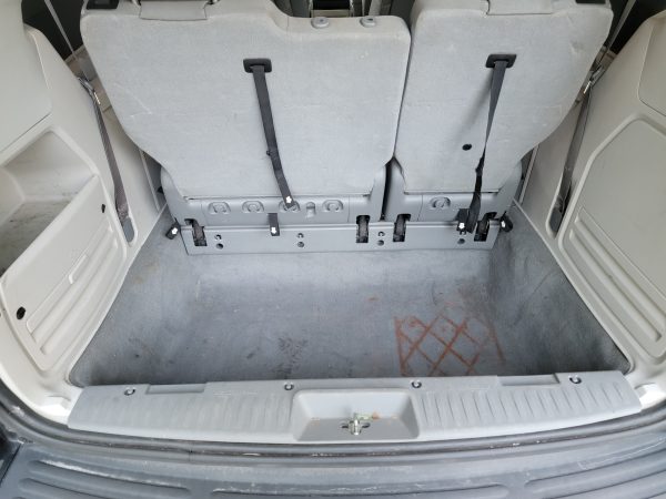 2013 Volkswagen Routan S - Image 12