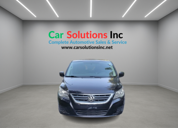 2013 Volkswagen Routan S - Image 2