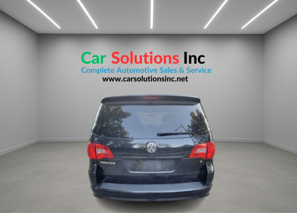 2013 Volkswagen Routan S - Image 6