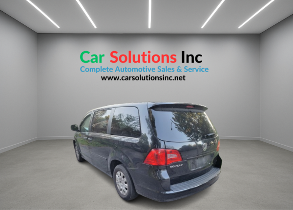 2013 Volkswagen Routan S - Image 7