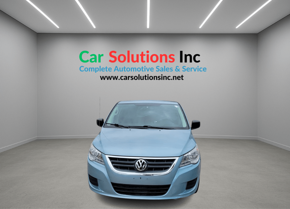 2009 Volkswagen Routan S - Image 2