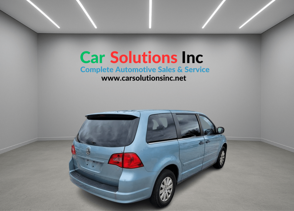 2009 Volkswagen Routan S - Image 3