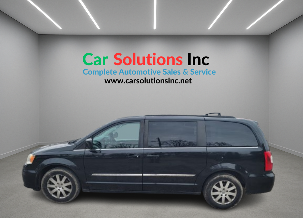 2014 Chrysler Town & Country - Image 6