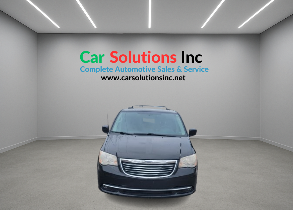 2014 Chrysler Town & Country - Image 2