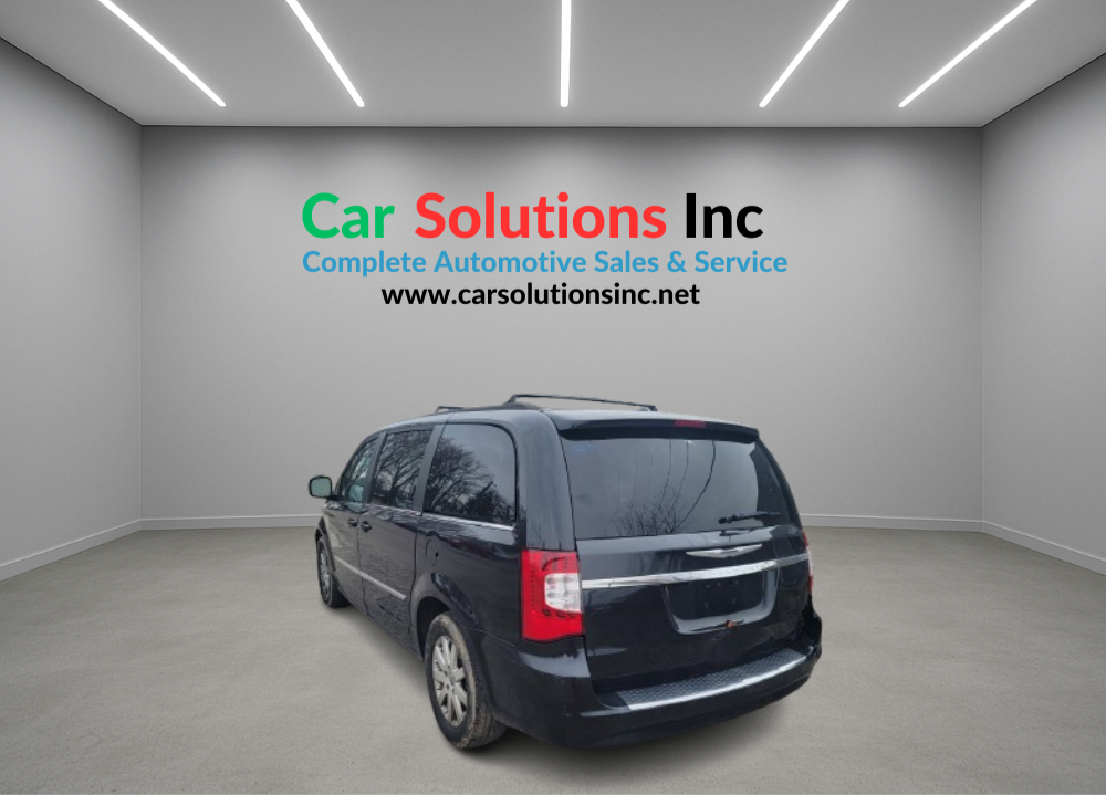 2014 Chrysler Town & Country - Image 5