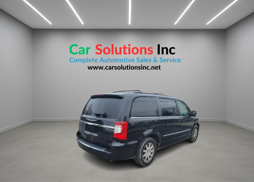 2014 Chrysler Town & Country - Image 7