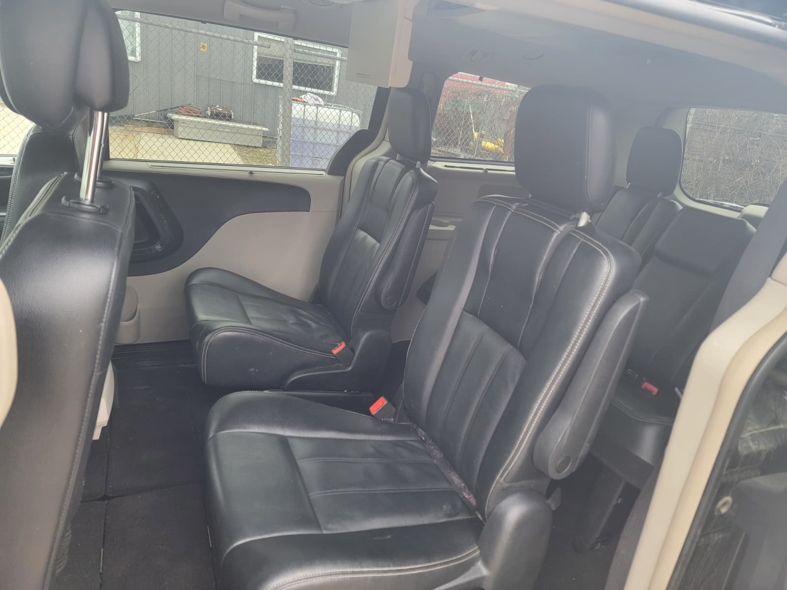 2014 Chrysler Town & Country - Image 8